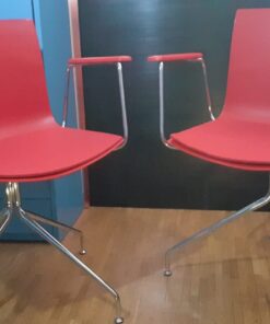 2 CATIFA-Drehstühle in rot/purpur (+inkl.d. passenden Sitzauflagen)