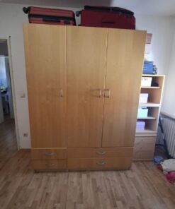 Kleiderschrank
