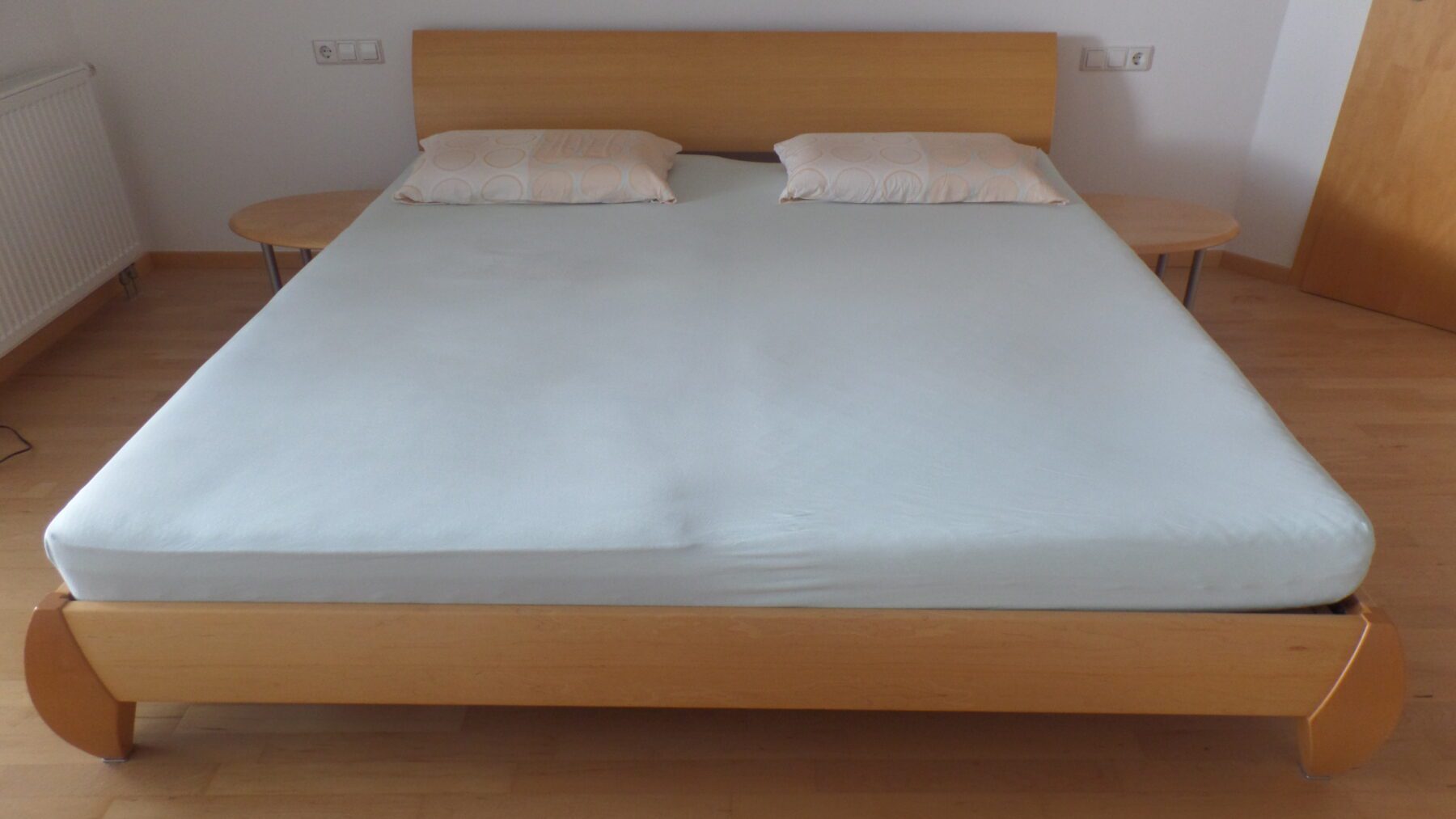 Bett-Frontansicht-scaled-1.jpg