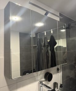 Spiegelschrank mit Licht