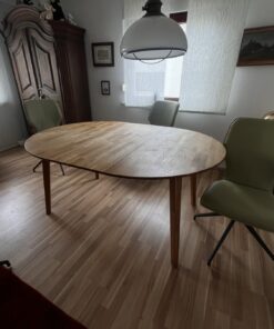 Runder Tisch aus Holz