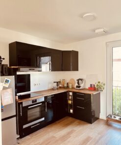 Ikea Küche schwarz mit allen Elektrogeräten