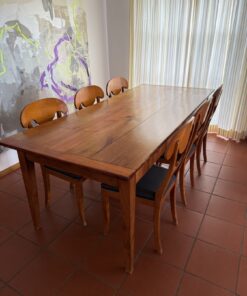 Antiker Kirschholztisch mit 6 Stühlen