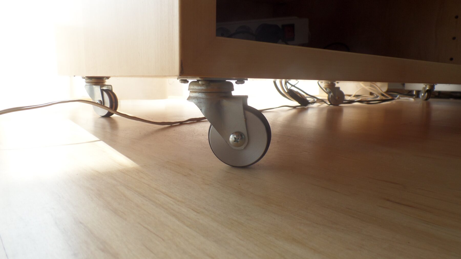 Rollen-TV-Moebel-scaled-1.jpg
