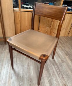 4x Teakholzstuhl mit Ledersitzfläche, dänisches Design