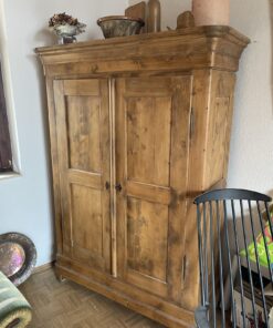 Kleiderschrank