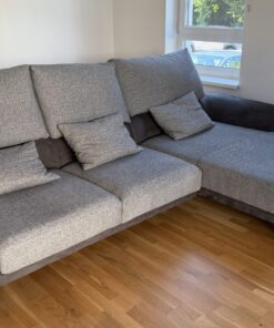 Moderne Eckcouch mit verstellbaren Rückenlehnen