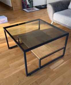 Couchtisch mit Glasplatte