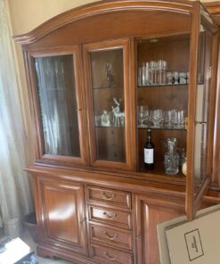 Schrank mit Glasvitrine