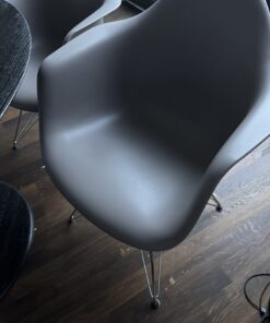 4 x Vitra Eames Plastic Armchair DAR Stühle, neuwertiger Zustand