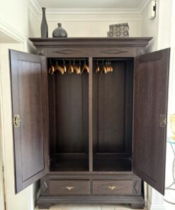 Garderobenschrank