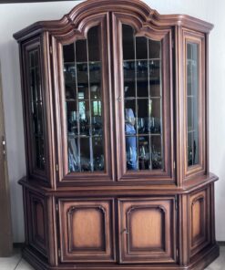 Esszimmerschrank