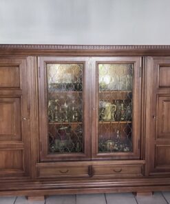 Wohnzimmerschrank