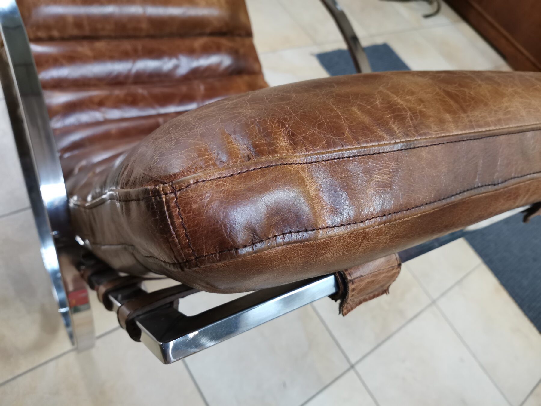 Renato-Zevi-Ellipsen-Schaukelstuhl-4-scaled-1.jpg