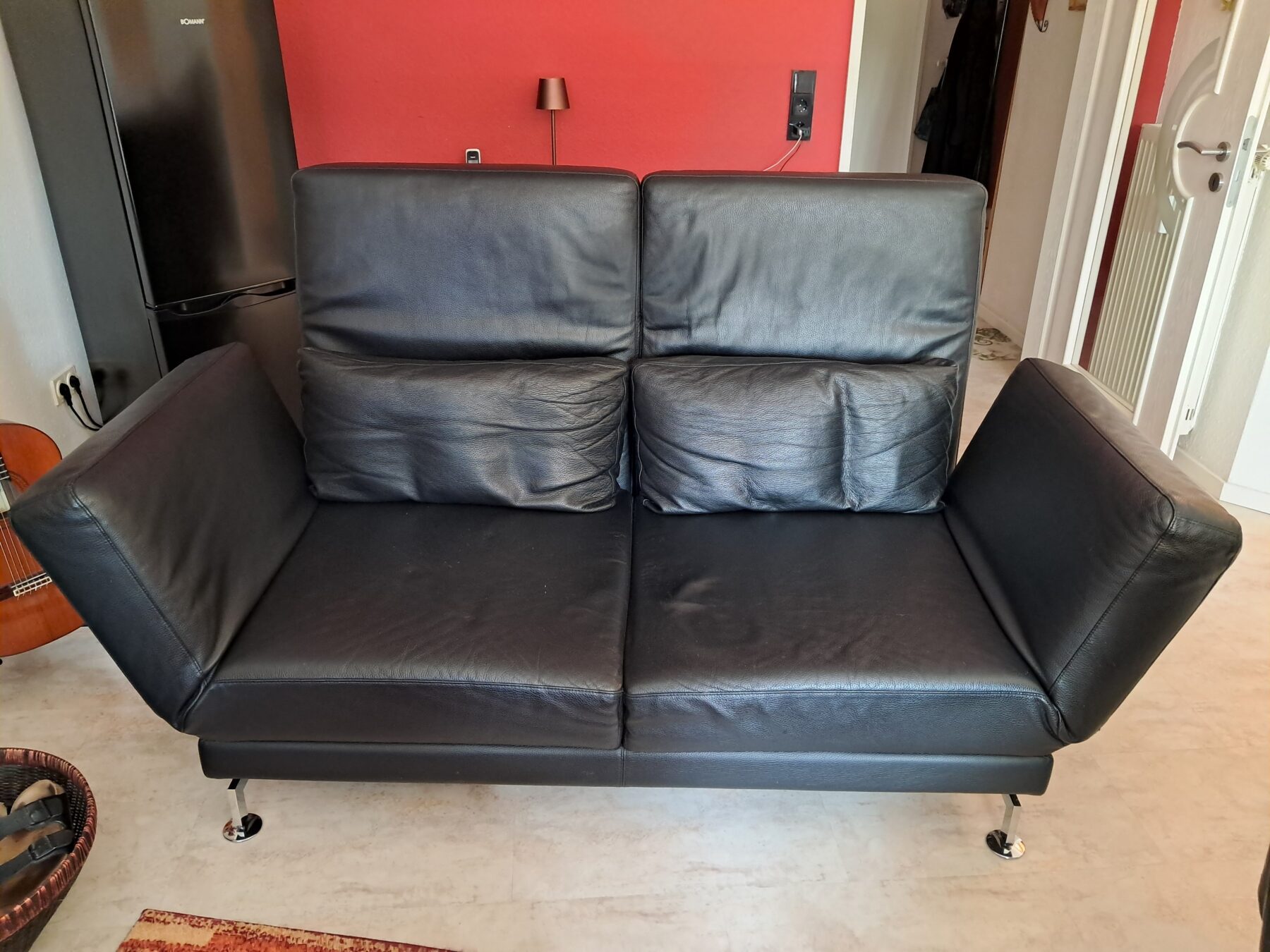 Sofa-unausgeklappt-Kopfstuetze-hochgeklappt-2-scaled-1.jpg