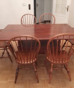 Esstisch, 4 Stühle, 2 Sessel