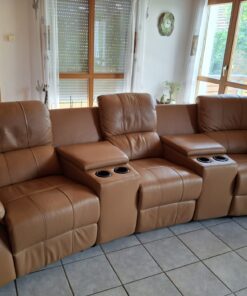3-Sitzer-Leder-Kinosofa und passender Ledersessel in hellbraun