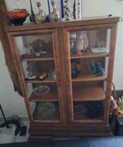 Vitrinenschrank