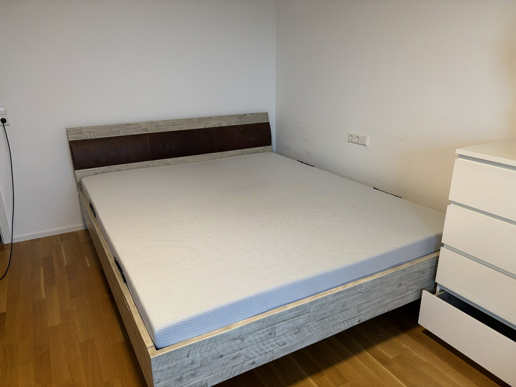 Bett-1-1-scaled-1.jpg