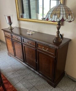Elegantes Sideboard mit Schubladen Nussbaum antik