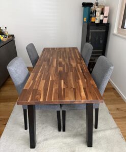 GUNNEBY Tisch & BERGMUND Stühle 4x