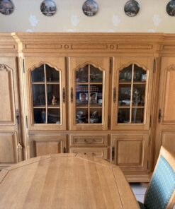 Wohnzimmerschrank