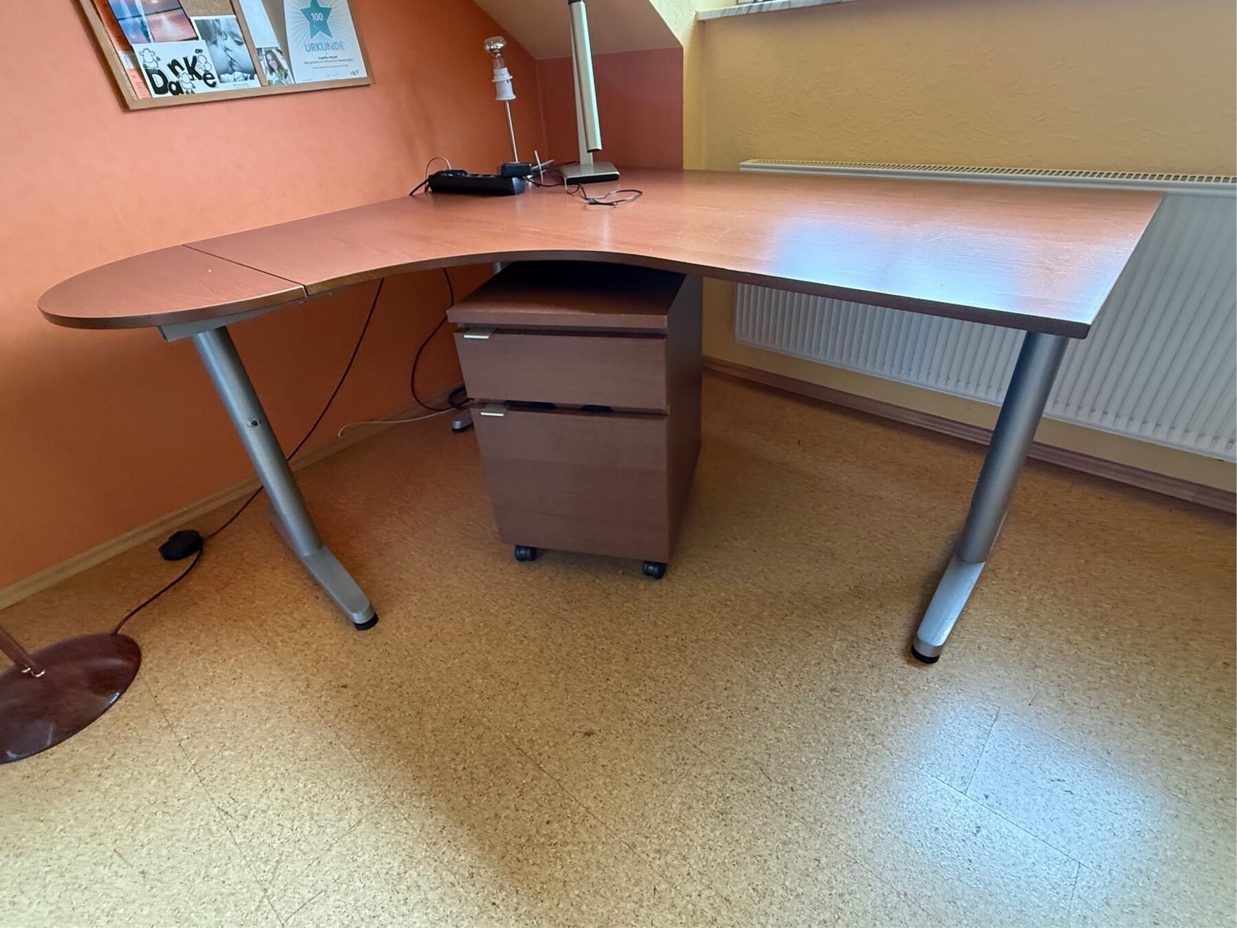 JugendLSchreibtisch-Kontainer-scaled-2.jpeg