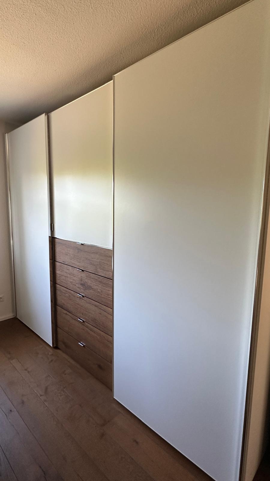 Kleiderschrank-3.jpeg