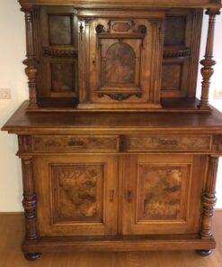 Antiker Aufsatzschrank