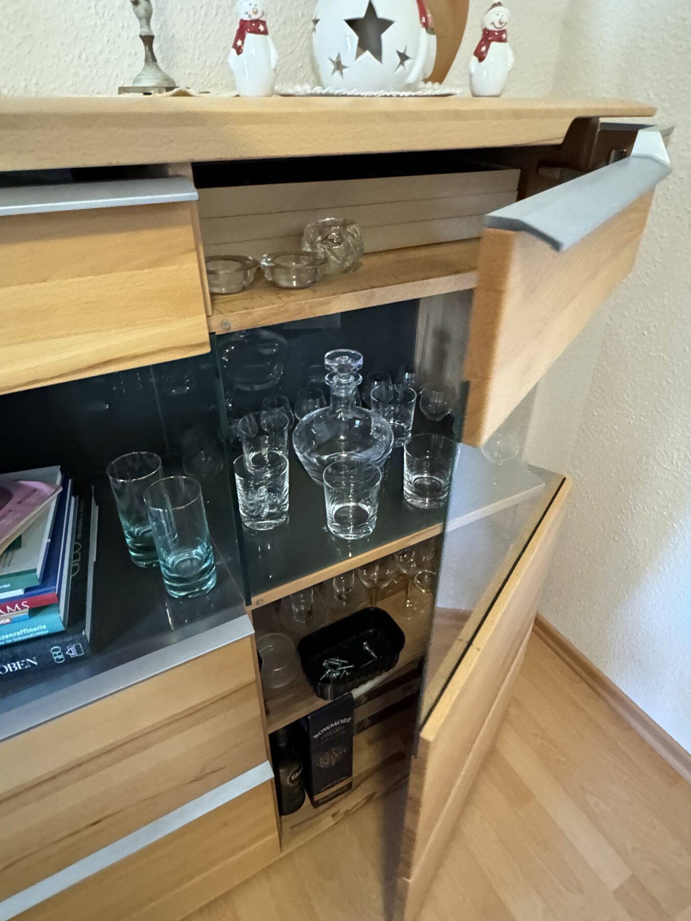 Seite_1_BreitesHighboardGlas_rechtsauf-scaled-1.jpeg