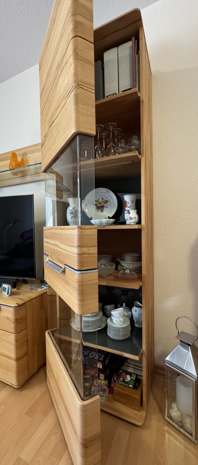 Seite_1_Vitrine_offen-scaled-1.jpeg