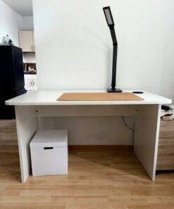 Schreibtisch (kein Ikea)