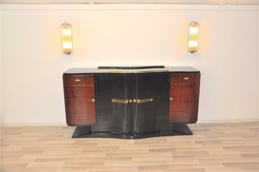 Pianolacquer, handpolished, brass&chrome fittings, adjustable shelves