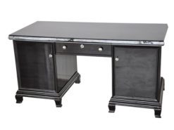 timeless Design - 8 Elegant feet, highglossblack pianolacquer, discreet chromeapplications, free adjustable