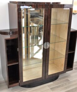 Art Deco Macassar Vitrine, great furnier, mirrored back panel, glas shelves, feet in highgloss black