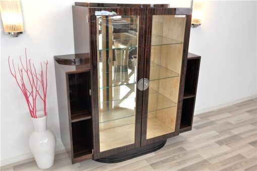 Art Deco Macassar Vitrine, great furnier, mirrored back panel, glas shelves, feet in highgloss black