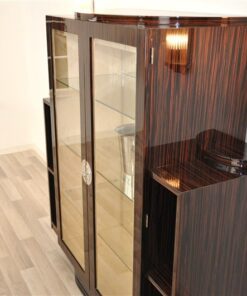 Art Deco Macassar Vitrine, great furnier, mirrored back panel, glas shelves, feet in highgloss black