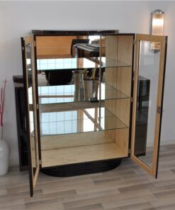 Art Deco Macassar Vitrine, great furnier, mirrored back panel, glas shelves, feet in highgloss black