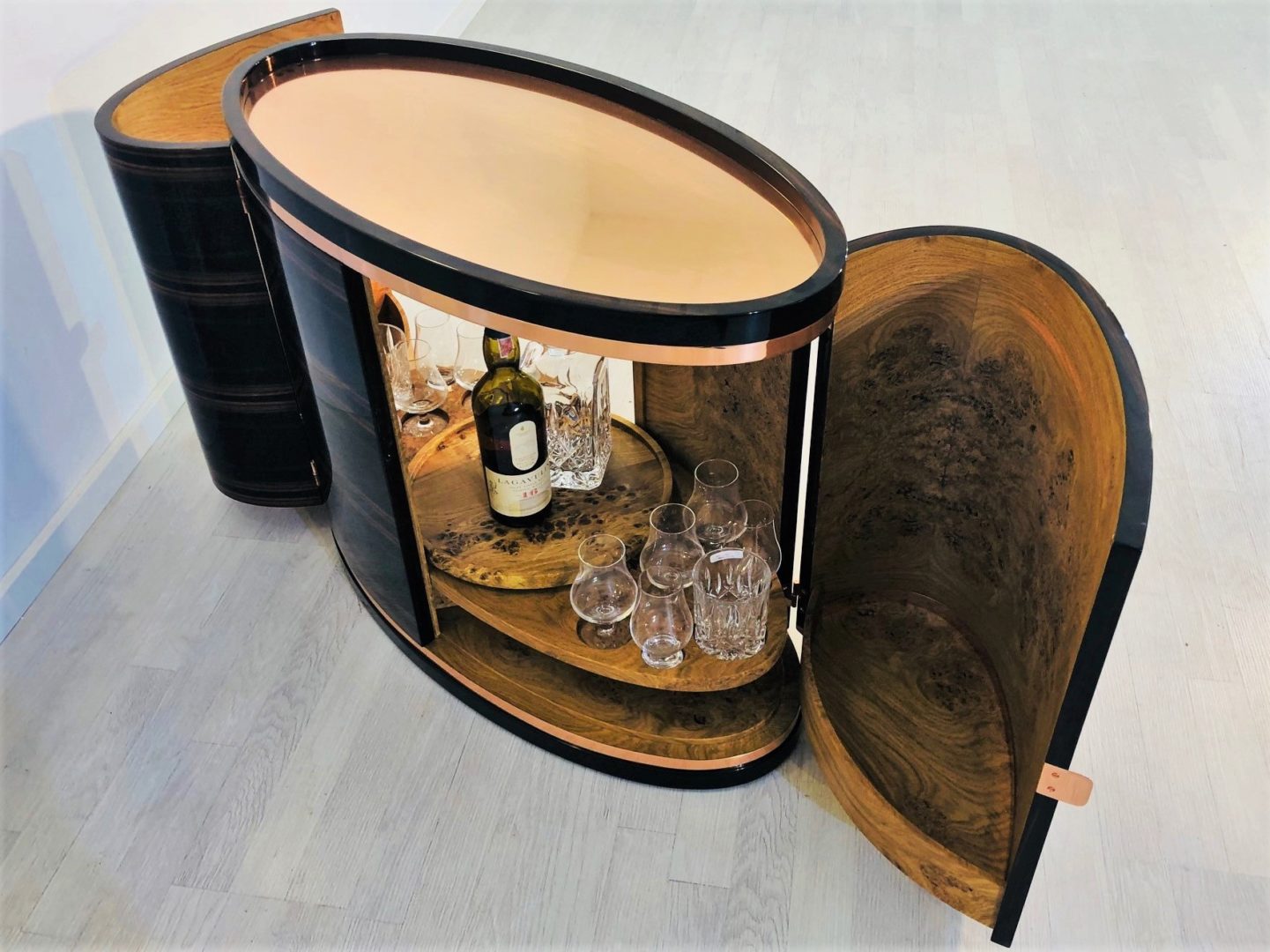 Antique Furniture Art Déco Bauhaus Retail Wholesale