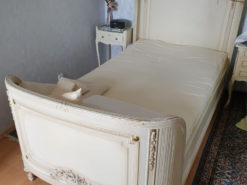 Cremewhite Antique Single Bed, Fine Decorations