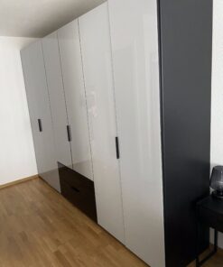 Revolving door wardrobe from 20up Scale