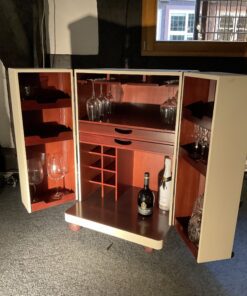 Nostalgischer Barschrank in Kofferform