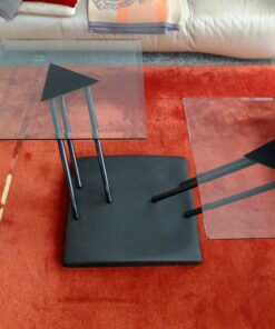 Design Couchtisch aus Metall mit zwei Glasplatten