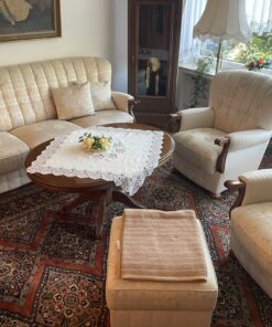 Sofa, 2 Sessel, Hocker und Tisch