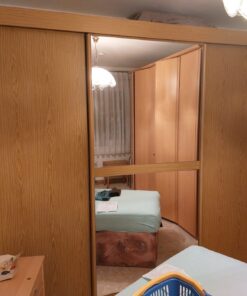 Großer Kleiderschrank