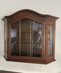 Vitrine mit Glaseinlegeböden