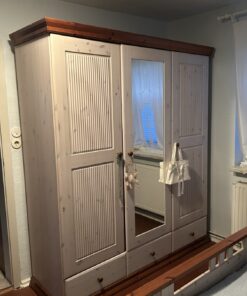 Kleiderschrank