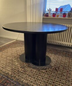 Massiver runder Esstisch