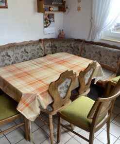 Eckbank mit Tisch