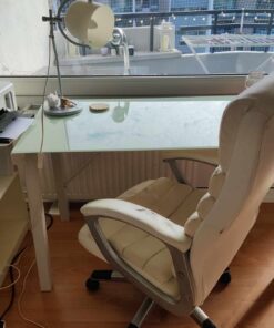 Schreibtisch mit Glasplatte